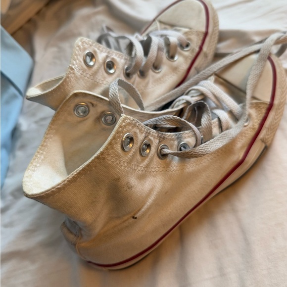 Converse White Sneakers Timeless Style and Comfort - Picture 3 of 8